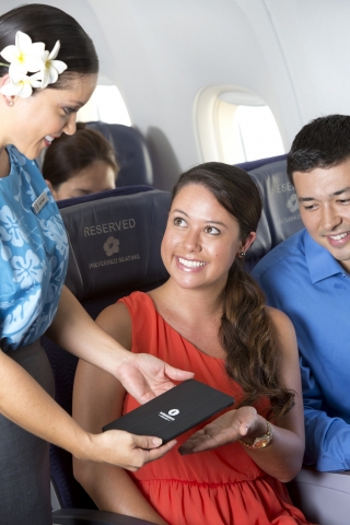 하와이안항공이 기내 엔터테인먼트시스템 공급업체인 블루박스 애비오닉스와 계약을 맺고 9월 1일부터 보잉 767-300기의 14개 노선에서 애플사의 아이패드미니 서비스를 시작했다.