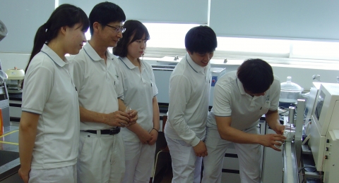 건국대학교 법인이 운영하는 유가공·육가공 수익사업체인 건국유업·건국햄이 대학생들을 생산현장으로 초청, 직무 연수 기회를 제공하며 학생들의 역량강화와 현장 맞춤형 인재 양성에 적극 