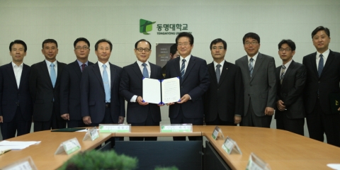 동명대는 졸업생들에 대한 독특한 취업 축하격려 프로그램을 지역 대표기업 파크랜드와 함께 시행한다.