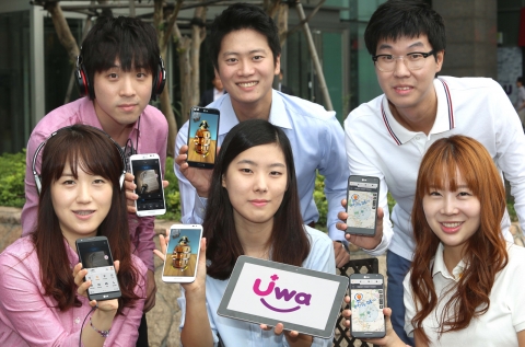 LG유플러스는 전화가 걸려오더라도 화면전환 없이 이용중인 서비스를 그대로 이용하면서 동시에 상대와 통화할 수 있는 플러스 콜 기능을 100% LTE 핵심 서비스 Uwa 를 통해 9