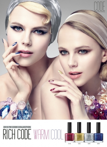 LG생활건강은 사파이어블루와 루비레드, 실버와 골드 글리터가 손 끝까지 화려함을 더해주는 가을겨울 네일 캠페인 코드 네일 리치 코드 컬렉션을 제안한다.