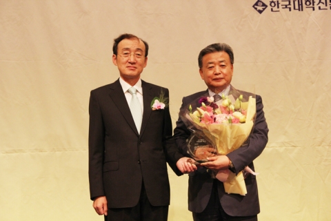 KMI 한국의학연구소가 2013 대한민국 사회공헌대상 의료봉사 부문 대상을 수상했다.