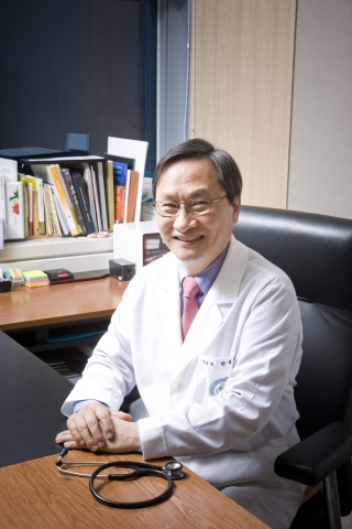 나 치매 아냐?를 출간한 건국대병원 한설희 병원장