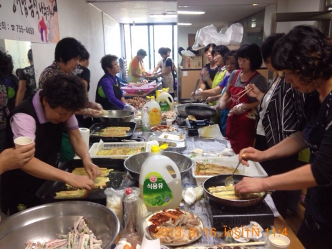 순천시장애인종합복지관은 2013년 9월 16일(월), 추석 명절을 앞두고 지역 내 독거노인 및 재가 장애인 100여명에게 명절 상차림 음식을 전달하였다.