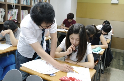 대치동 신우성논술학원(02-3452-2210)은 추석 연휴인 9월 18일(수)부터 22일(일)까지 ‘대학별 수시논술 파이널 첨삭특강’을 실시한다.