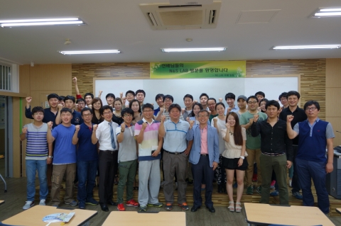 동명대 컴퓨터공학과 전공연구기반 소속 N&S Lab실은 지난 9월 20일 이 랩실 출신 졸업생 40여명이 재학생 20여명과 함께 홈커밍데이를 가졌다.