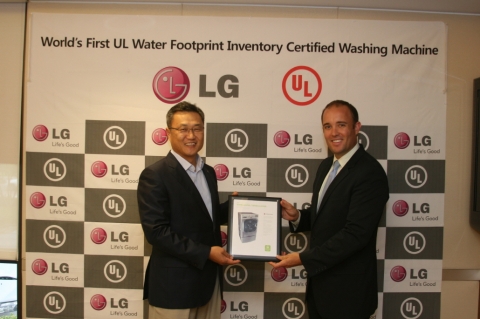 LG전자 세탁기가 세계 최초로 미국 인증기관인 UL(Underwriters Laboratories)로부터 물 발자국(Water Footprint)인증을 획득했다. LG전자 미국법인