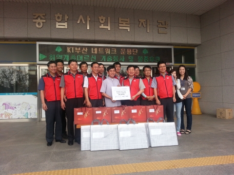 KT부산네트워크운용단 집중운용센터가 홀몸 어르신들을 위한 기술봉사를 실천했다.