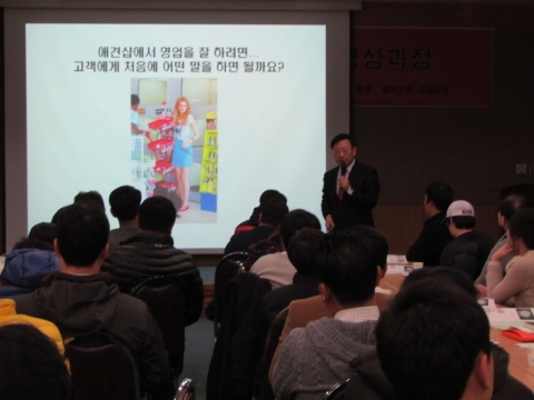 박영만 마케팅홍보연구소장이 상인대학 영업 홍보마케팅 강의를 한다.