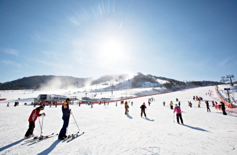 알펜시아 리조트가 9월 25일부터 2013/2014 스키 시즌권 2차 판매를 시작한다.