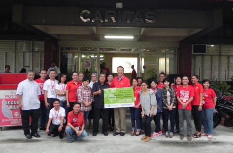 25일 오후 필리핀 마닐라에서 열린 아름다운가게와 카리타스 마닐라의 태풍 피해가족 긴급지원 전달식