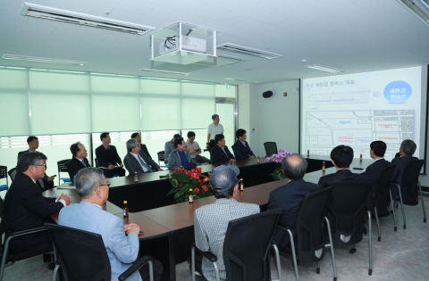 군산대가 공과대학 명예교수 간담회를 가졌다.