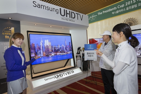 29일까지 송도 잭니클라우스 골프클럽코리아에서 열린 ‘제29회 신한동해오픈’ 대회에서 삼성전자가 UHD TV 체험 부스를 마련하고 프리미엄 마케팅을 전개했다.