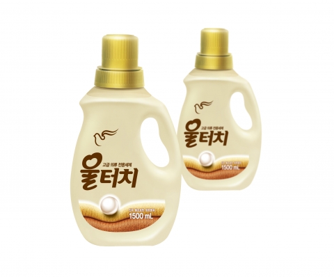 피죤이 고급의류전용 중성세제 울터치를 선보이고 있다.