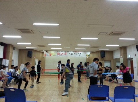 군산시 다문화가족지원센터가 지난 28일 수송동 주민센터에서 최고다 내사랑을 주제로 한 부부화합교육을 진행하였다.