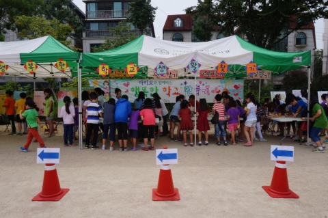 삼전종합사회복지관은 서울삼전초등학교, 서울석촌초등학교 학생 1,150여명, 학부모 80여명을 대상으로 행복한 학교 만들기 이벤트를 진행하였다.