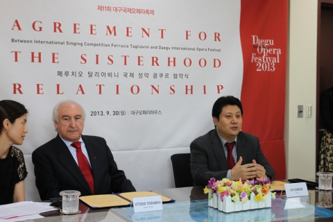 김성빈 대구국제오페라축제 집행위원장이 인사말을 전하고 있다.