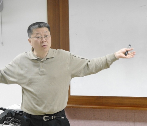 신우성논술학원 이백일 선생이 대입논술 합격의 6대 원칙을 공개했다. 이백일 선생은 신문기자 출신 논술 전문가로 수능 다음날인 11월 8일(금)부터 고려대 성균관대 서강대 한양대 경