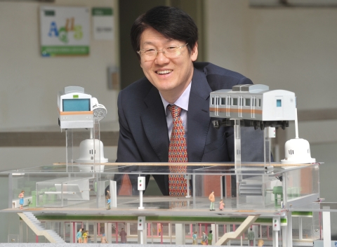 지하철 공기 개선 인공지능 시스템을 개발한 건국대 연구팀 김조천 교수