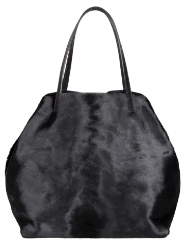 CH 캐롤리나 헤레라 마트로요시카 백이 출시됐다.