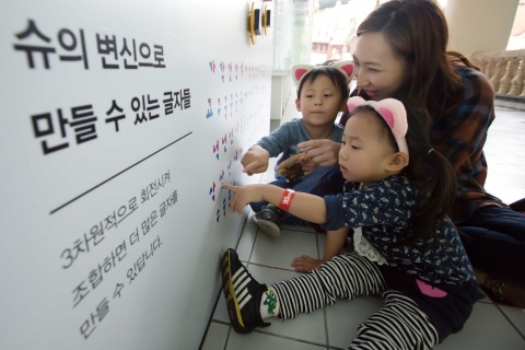 어드벤처 3층에서 전시되는 한글이 좋아요는 롯데월드 입장객이라면 누구나 무료로 관람이 가능하다.