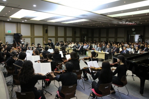 동명대의 10월 8일 기업징검다리음악회 장면3