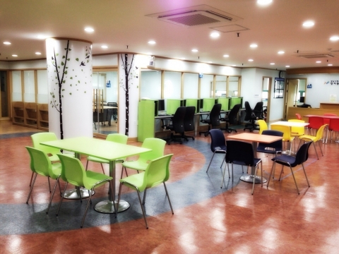 변경된 문화의집 중앙홀과 신설된 자치활동실