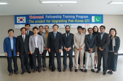 파키스탄 카라치 의류생산기술원 교사 초청연수 수료식