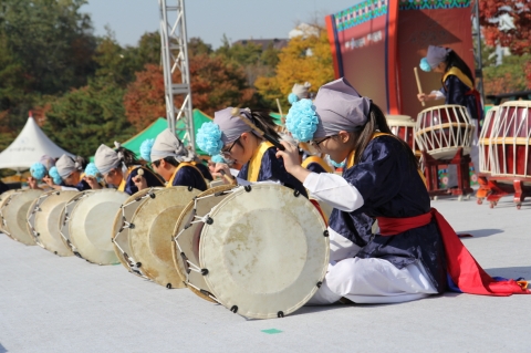 한국청소년연맹은 제22회 대통령배 전국 청소년 전통문화경연대회를 10월 19일부터 20일까지 아리랑의 대표 고장인 강원도 정선에 위치한 사북청소년장학센터에서 실시한다.