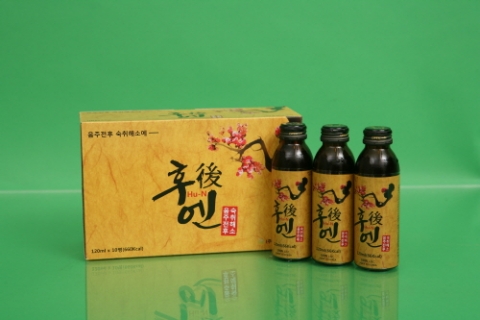 유빈엘앤씨는 12가지 천연재료로 만들어진 숙취해소음료 후엔을 출시했다.