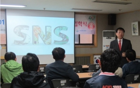 박영만 마케팅홍보연구소장이 홍보마케팅 특강을 하고 있다.