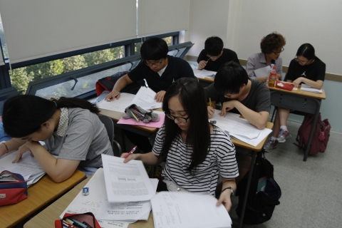 신우성논술학원은 10월 25일(금)부터 2014학년도 대입 수시2차 인문‧자연계 논술·구술 파이널 특강 예약 접수를 받는다.