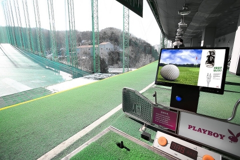 애드스윙은 골프연습장에서 무료로 스윙분석기를 이용할 수 있게 해주는 신개념 골프광고솔루션이다.