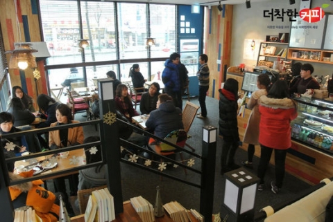 커피 프랜차이즈 더착한커피가 창업자들 사이에서 인기를 끌고 있다.