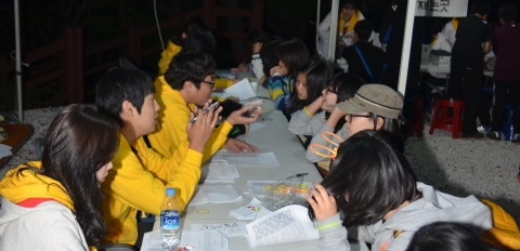 동명대 진학설명회가 한층 진화하고 있다. 사진은 지난 10월 12일 은하축제에서의 동명대 6개 학과 부스 운영장면이다.