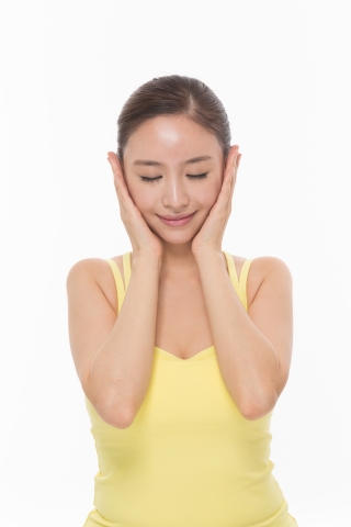 2013 대한민국 뷰티박람회를 통해 골근위뷰티의 수기요법이 성형수술의 대안으로 제시되어 눈길을 끌고 있다.