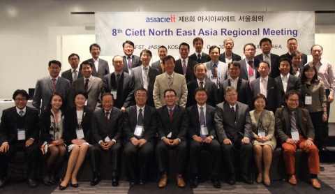 10월 25일 한국, 중국, 일본의 각국 대표 민간공요서비스단체 임원 및 대표들이 서울 팔래스호텔에서 개최된 국제민간고용서비스연맹 동북아지역 서울회의에 참석하였다.