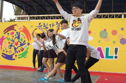 유림청소년문화의집은 2013 유림 문화축제 Wow Festival을 용인성산초등학교에서 성황리에 개최했다고 밝혔다.