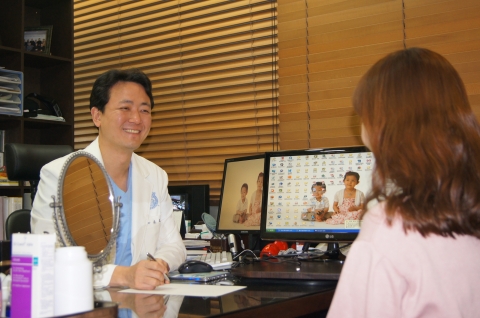 찬바람으로 인해 온몸이 건조하고 간지러워지며 면역력이 약해지는 시기여서 탈모가 더욱 악화될 수 있다.