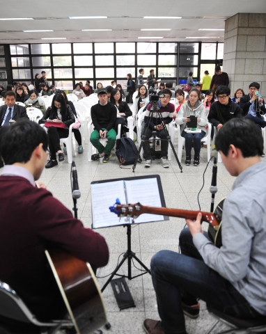 건국대 도서관이 독서의 계절을 맞아 학생들과 소통하는 도서관 문화행사를 개최한다.