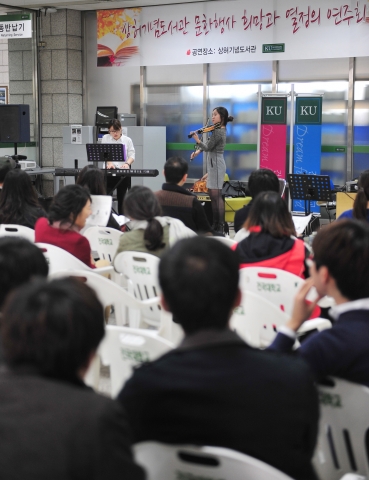 건국대 도서관이 독서의 계절을 맞아 학생들과 소통하는 도서관 문화행사를 개최한다.