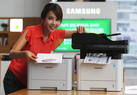 삼성전자가 중소기업이 사용하기 쉽고 유지비용이 저렴한 프린터와 프린팅 솔루션을 출시했다. A4 모노 레이저 프린터/복합기 M4020NX 시리즈는 분당 40매 출력이 가능하고 1만 