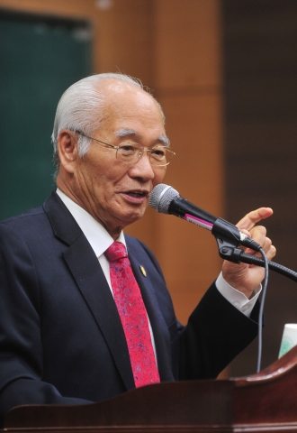 건국대는 신호범 미국 워싱턴주 상원부의장을 초청, 30일 오후 교내 산학협동관에서 기적을 이룬 꿈을 주제로 특별 강연회를 개최했다.