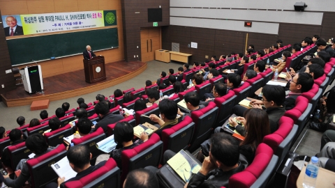 건국대는 신호범 미국 워싱턴주 상원부의장을 초청, 30일 오후 교내 산학협동관에서 기적을 이룬 꿈을 주제로 특별 강연회를 개최했다.