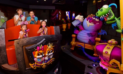 롯데월드가 여성가족부와 함께 가족사랑 캠페인을 진행한다.