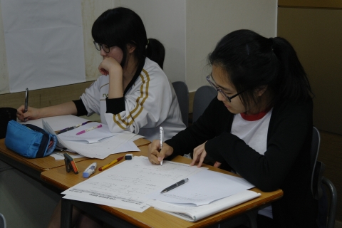 신우성논술학원에서는 11월 8일 수능 다음날부터 대학별 논술시험 전날까지 날마다 하루 8시간씩 논술 파이널 첨삭특강을 개설한다.