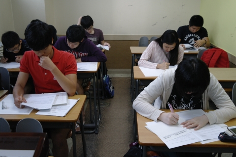 대입논술 전문학원인 신우성학원은 수능 다음날인 11월 8일부터 성균관대와 한양대와 고려대, 서강대, 중앙대, 경희대, 숙명여대 등 주요 대학의 수시2차 대입논술 파이널 특강을 개설