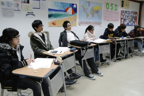 신우성논술학원에서 수시논술 특강이 진행되고 있다.