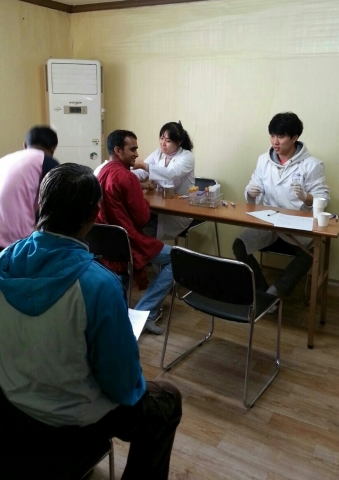 엔티엘의료재단은 용인 이주노동자 쉼터에서 의료 봉사를 실시했다.