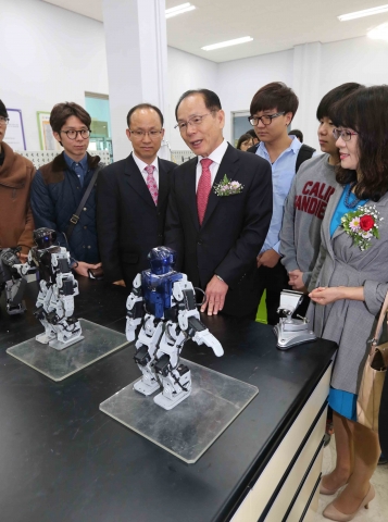 동명대의 시제품 제작터의 개소식이 진행됐다.